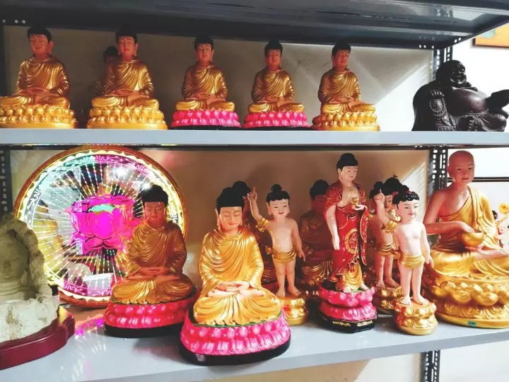 Tượng Bổn Sư nhũ vàng sen hồng 30cm
